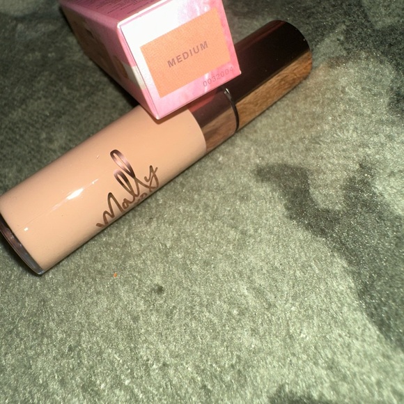 Mally Beauty Ultimate Performance Precision Concealer - Medium - Picture 5 of 6